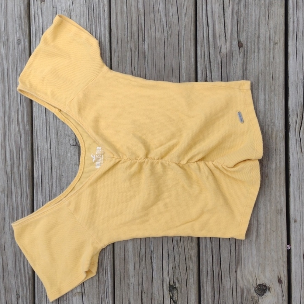 2/$18 Hollister yellow ribbed tee. Sz Small